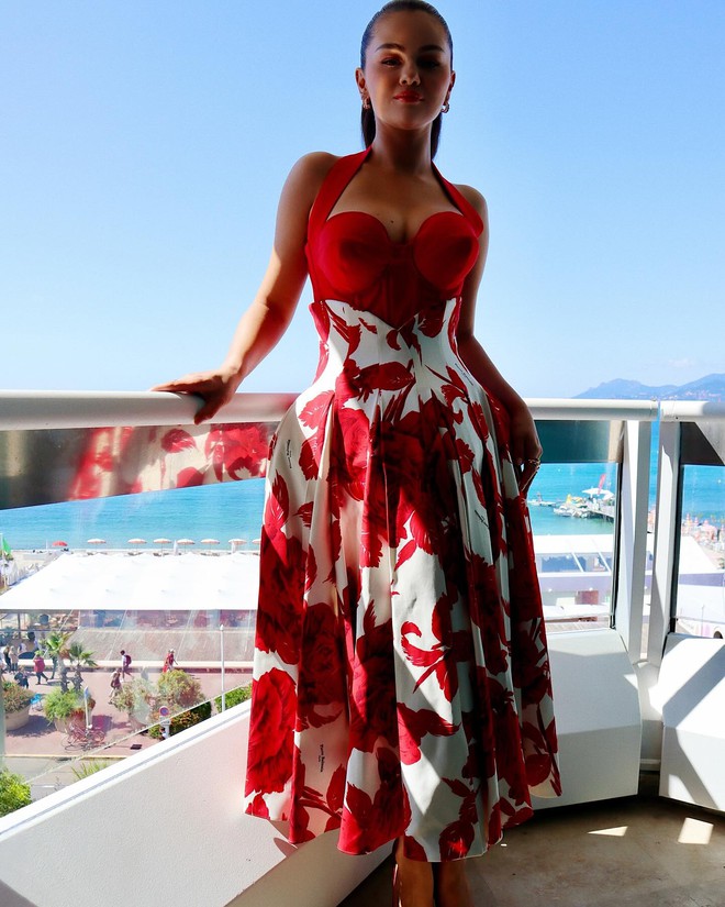 Selena Gomez khiến Cannes 2024 “nóng bỏng” hơn, được BTC săn đón ngay từ cửa khách sạn- Ảnh 18.