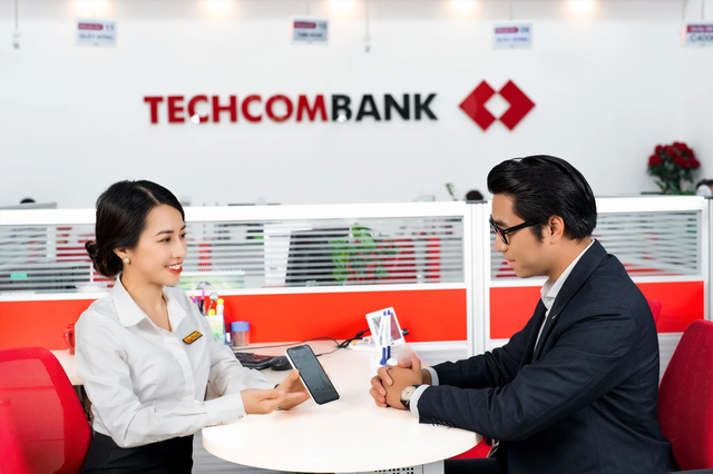 Techcombank lãi kỷ lục, nhân viên có thu nhập bao nhiêu?- Ảnh 1.
