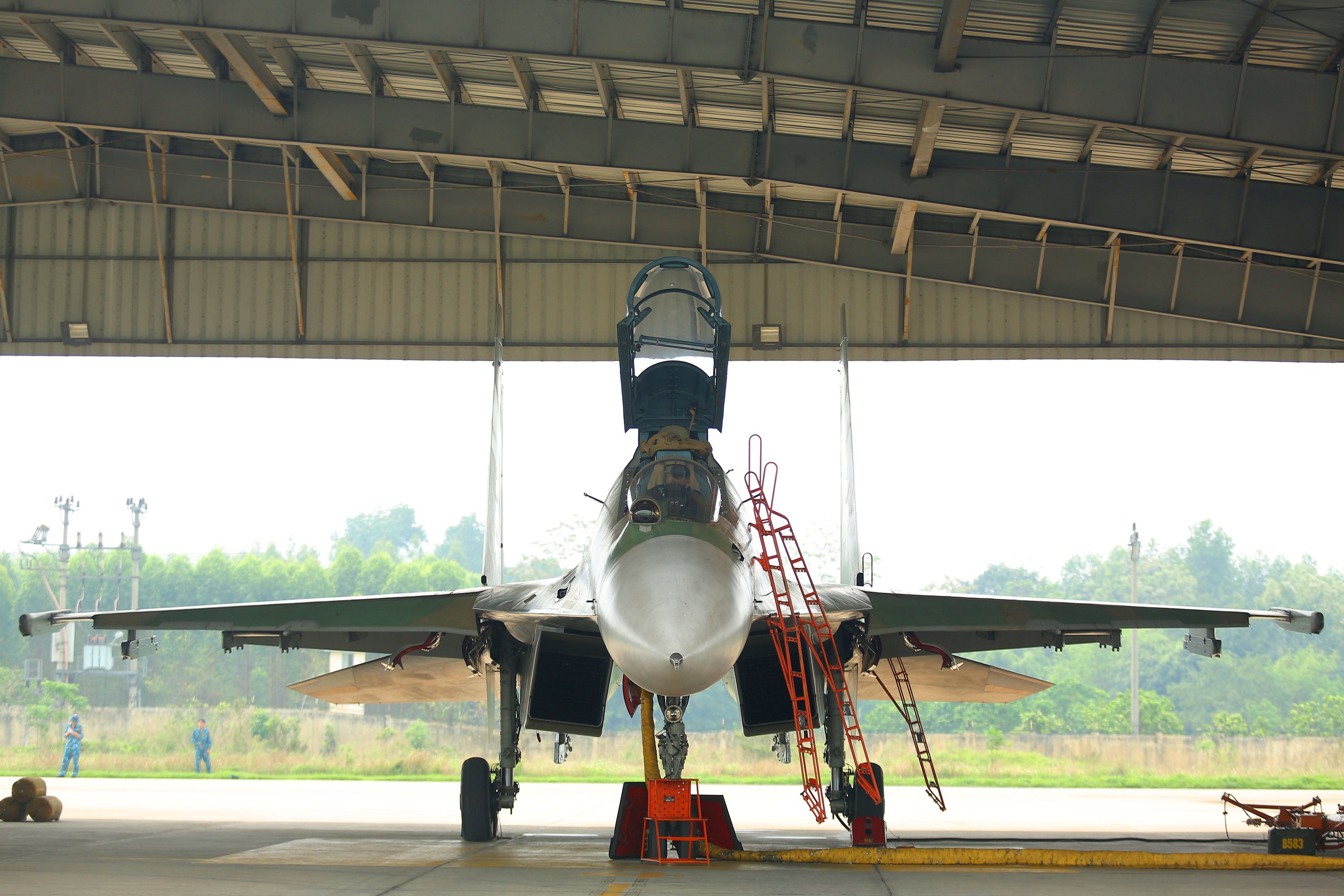 Khám phá bí mật về lực lượng hỗ trợ an toàn phía sau 'Hổ mang chúa' Su-30MK2 của Không quân Việt Nam- Ảnh 7.