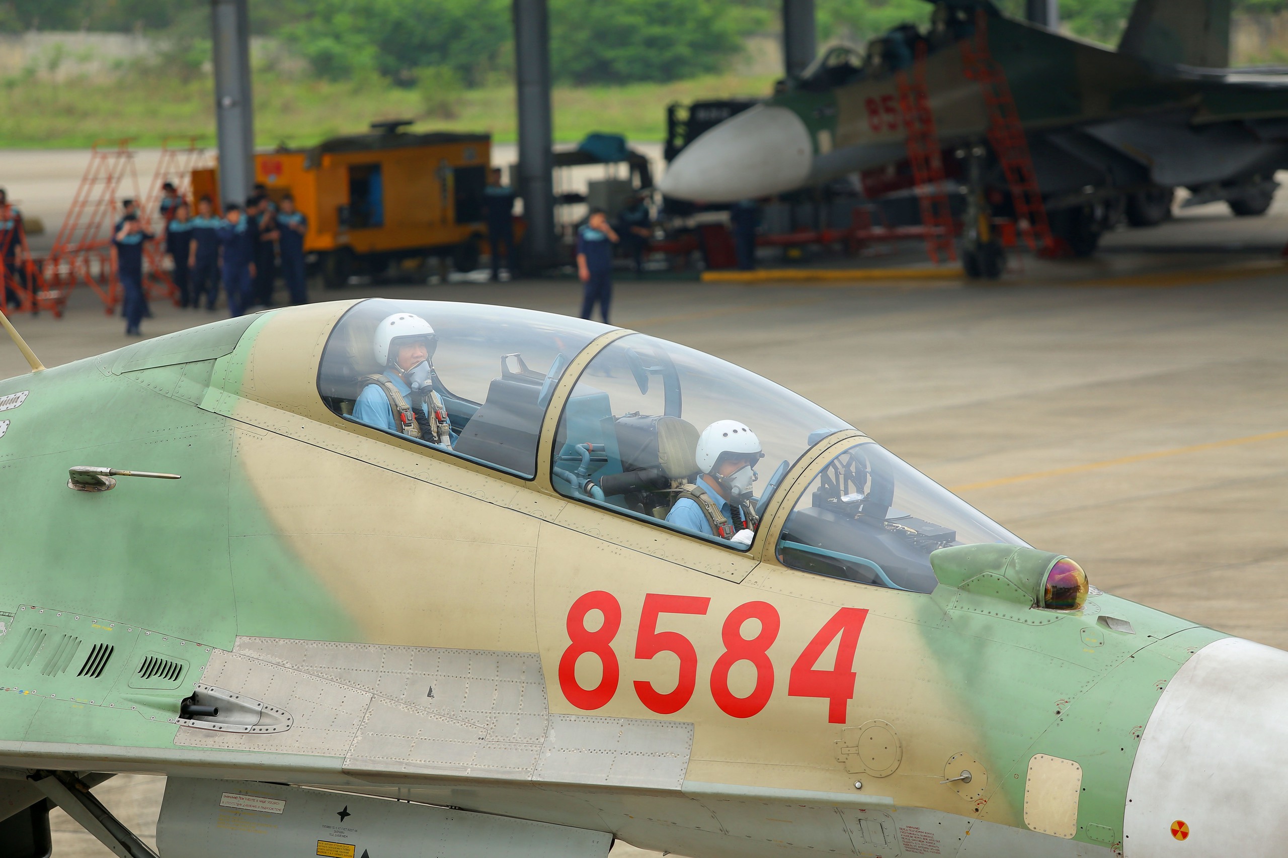 Khám phá bí mật về lực lượng hỗ trợ an toàn phía sau 'Hổ mang chúa' Su-30MK2 của Không quân Việt Nam- Ảnh 4.