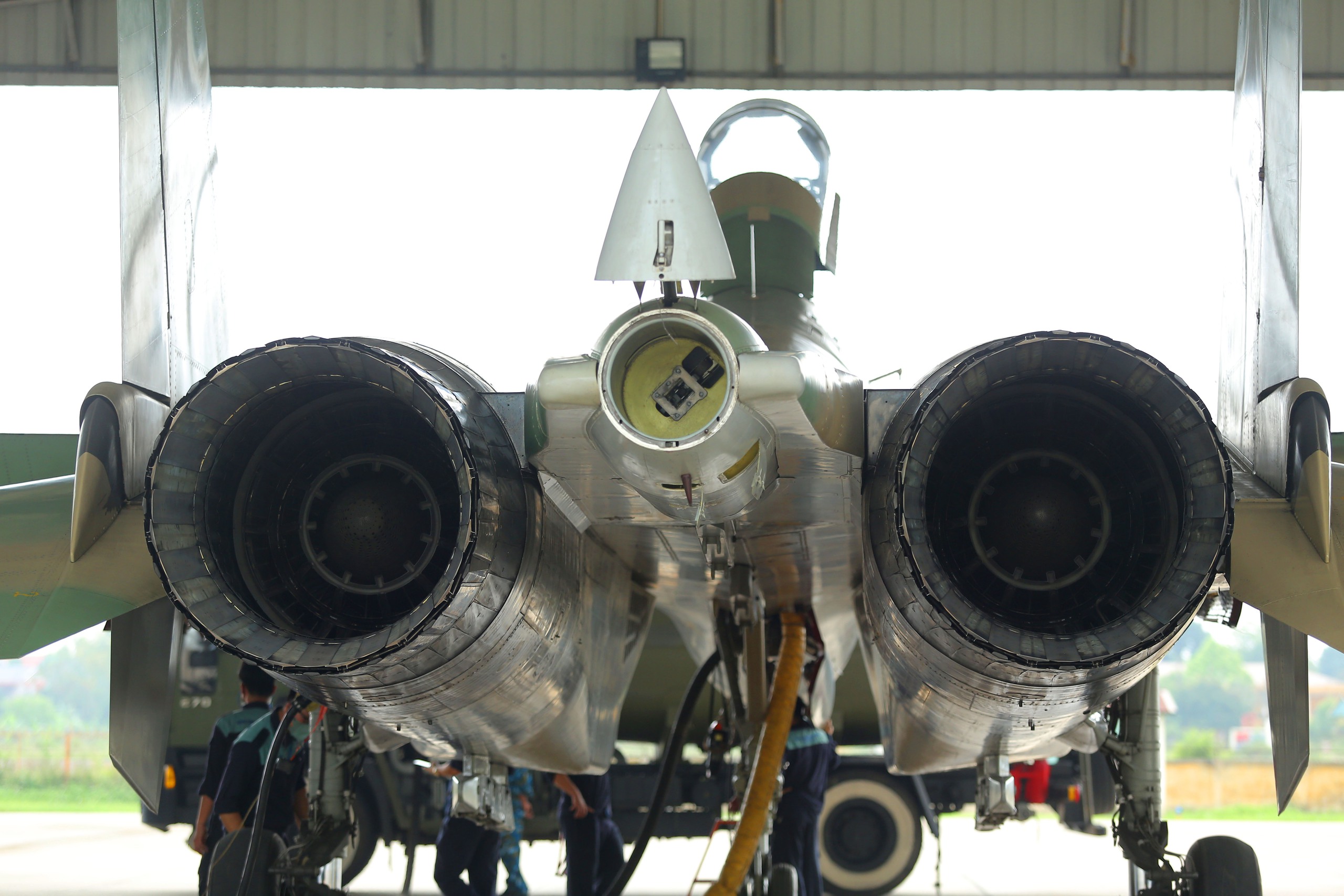 Khám phá bí mật về lực lượng hỗ trợ an toàn phía sau 'Hổ mang chúa' Su-30MK2 của Không quân Việt Nam- Ảnh 14.