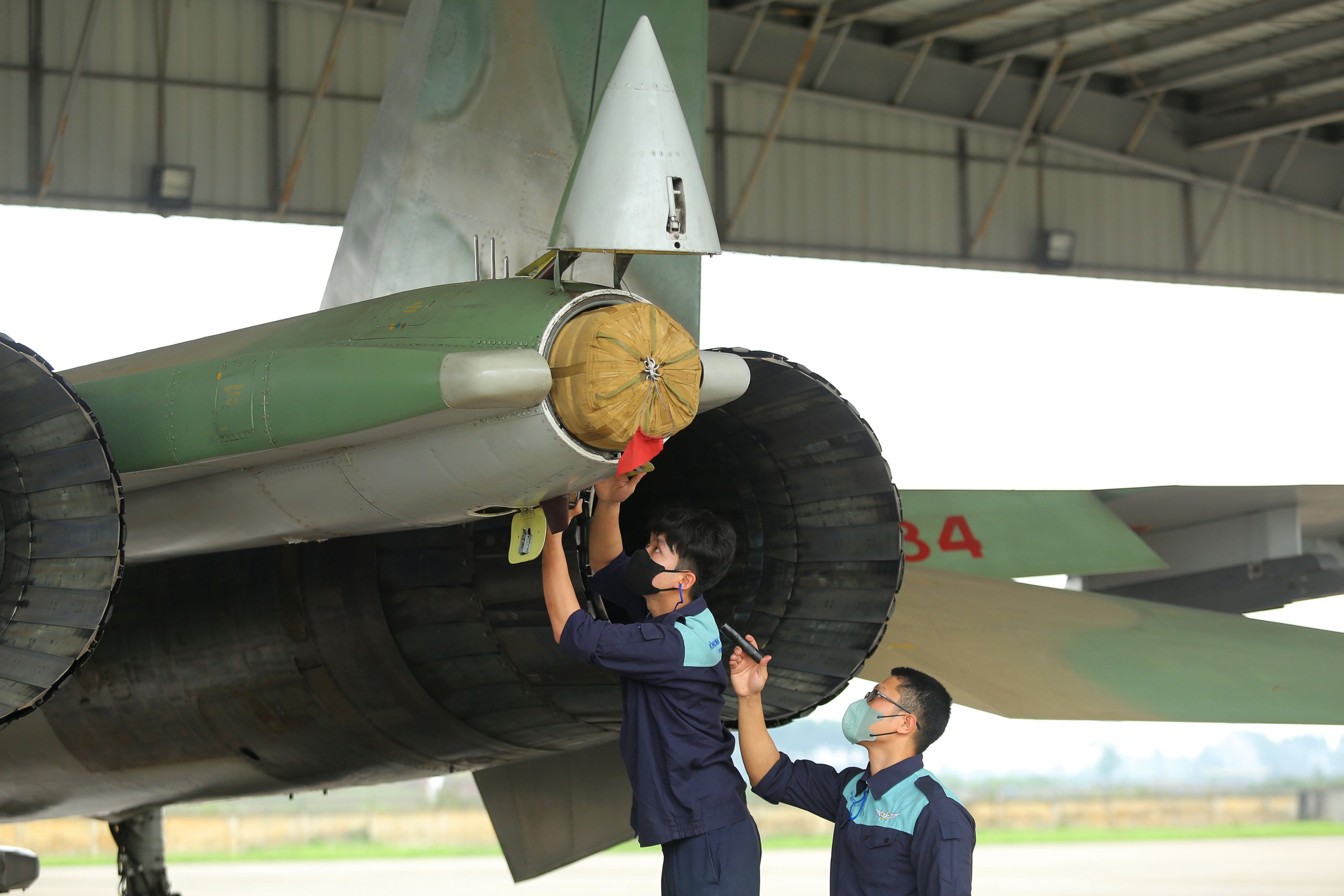 Khám phá bí mật về lực lượng hỗ trợ an toàn phía sau 'Hổ mang chúa' Su-30MK2 của Không quân Việt Nam- Ảnh 13.