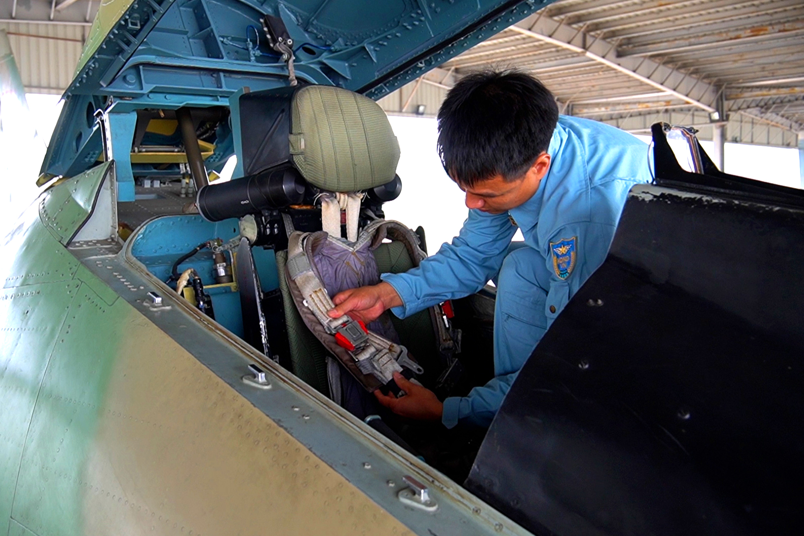 Khám phá bí mật về lực lượng hỗ trợ an toàn phía sau 'Hổ mang chúa' Su-30MK2 của Không quân Việt Nam- Ảnh 11.
