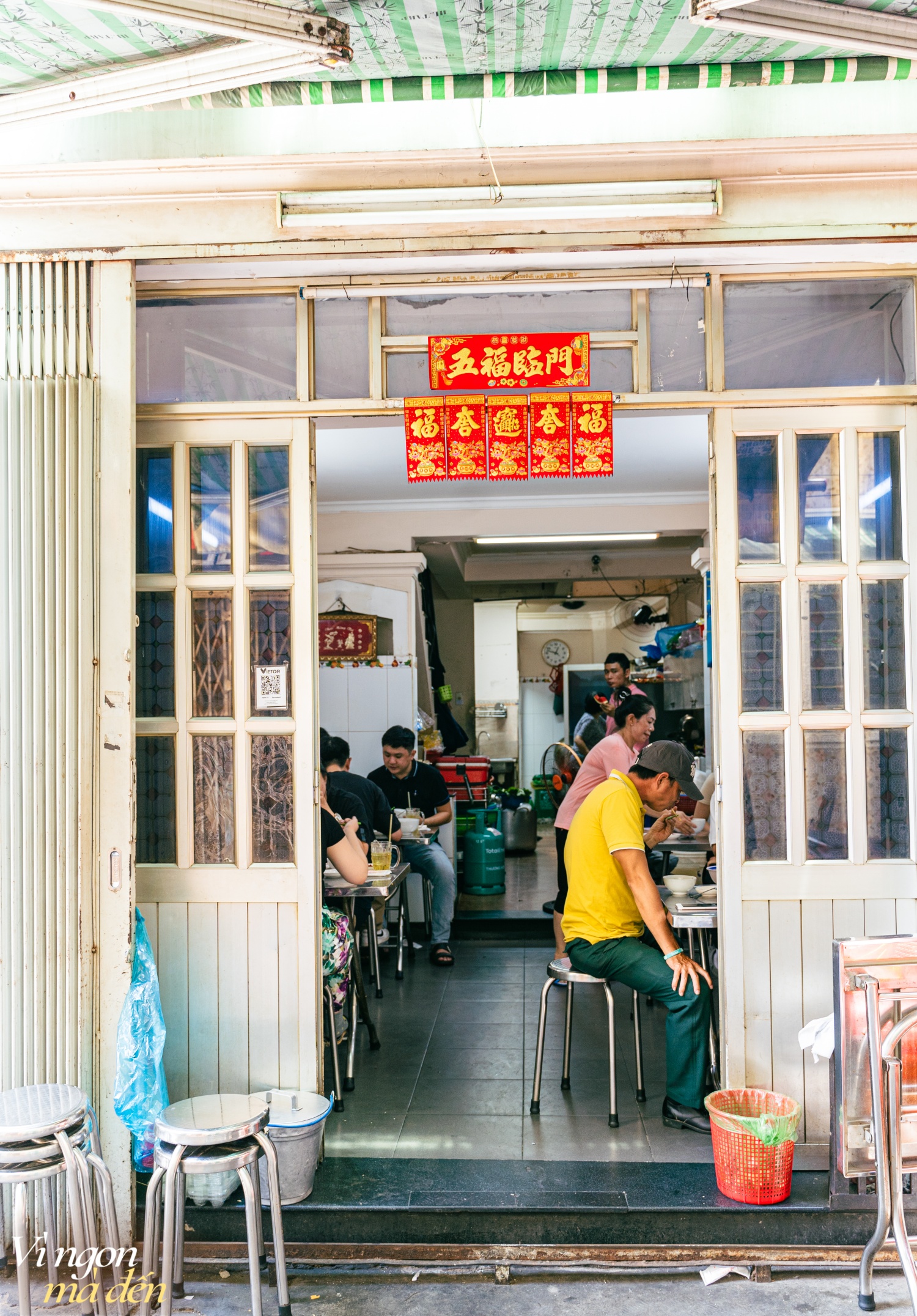 Đi tìm món gà hấp muối được đánh giá là "trứ danh" nhất nhì ở khu Chợ Lớn, có gì đặc biệt mà được khách sành ăn săn đón?- Ảnh 12.