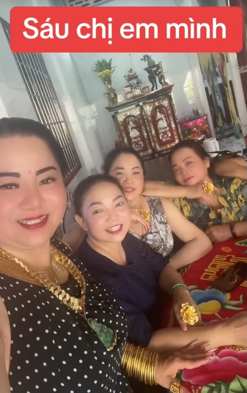 Hội "phú bà" miền tây gọi tên cô Út: Vàng đeo kín người, nhà có 6 chị em đều mê diện vàng- Ảnh 18.