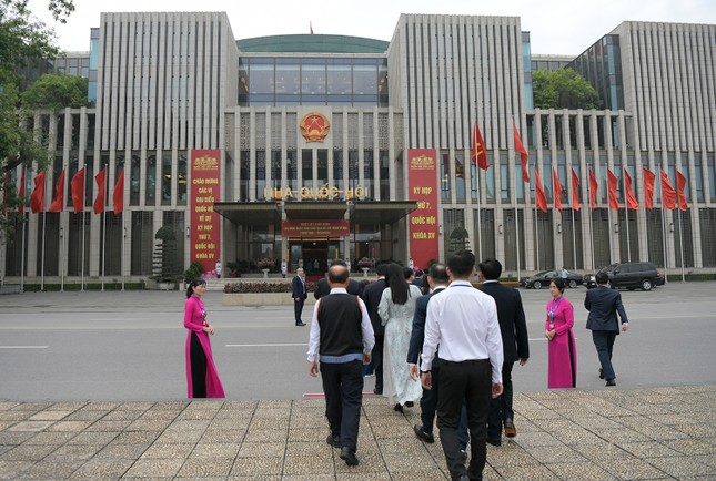 Đại biểu Quốc hội dự Kỳ họp thứ 7 vào Lăng viếng Chủ tịch Hồ Chí Minh- Ảnh 14.