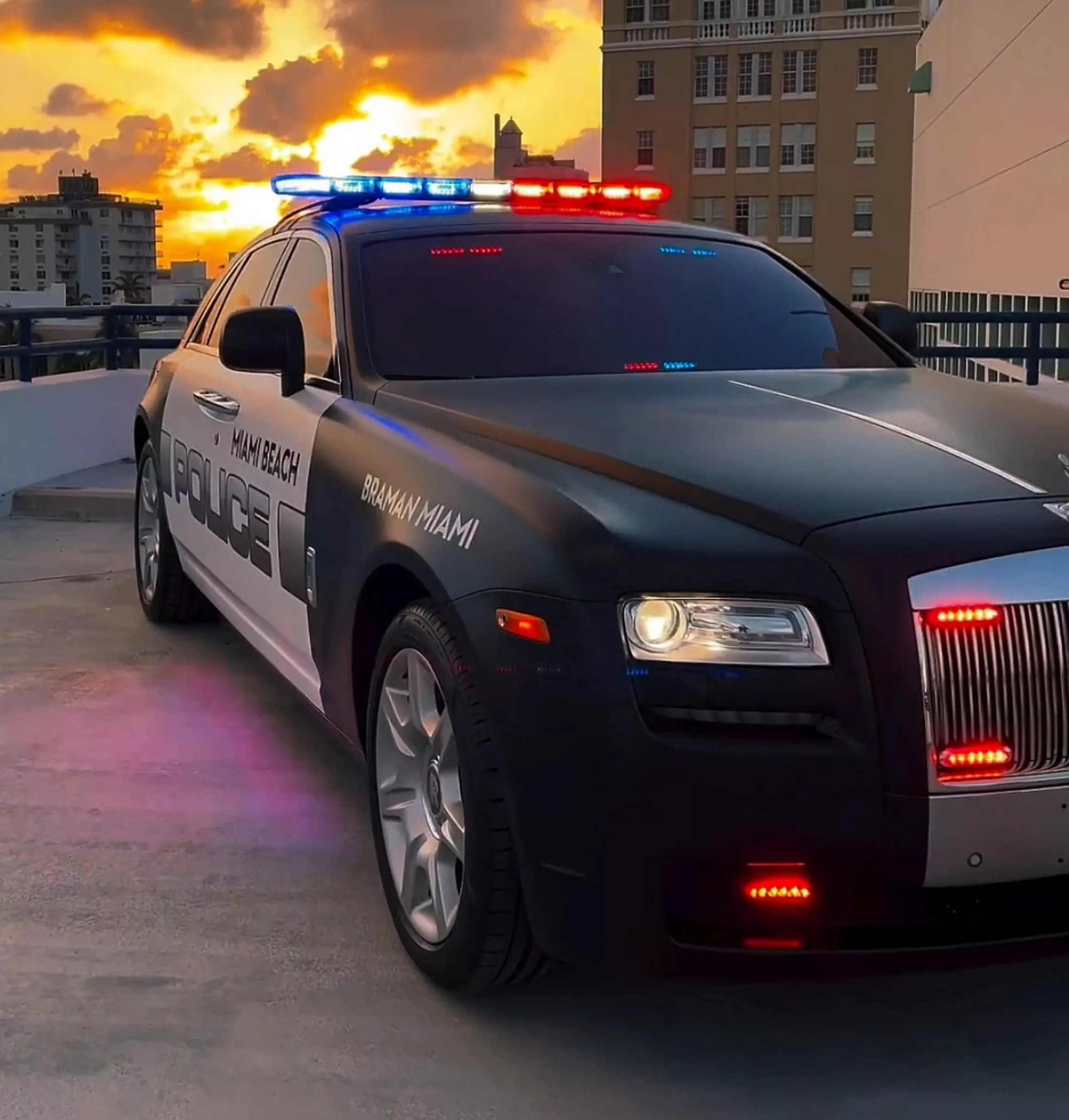 Sử dụng xe Rolls-Royce để tuyển dụng, một sở cảnh sát ở Mỹ bị người dân "phẫn nộ"- Ảnh 3.