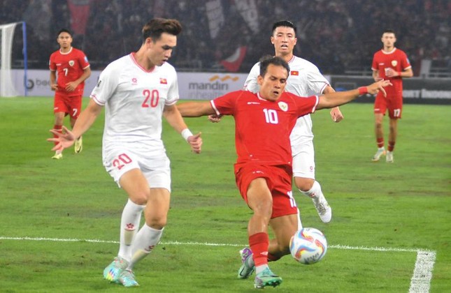 HLV Shin Tae-yong cười thích thú khi biết Indonesia chung bảng Việt Nam- Ảnh 2.