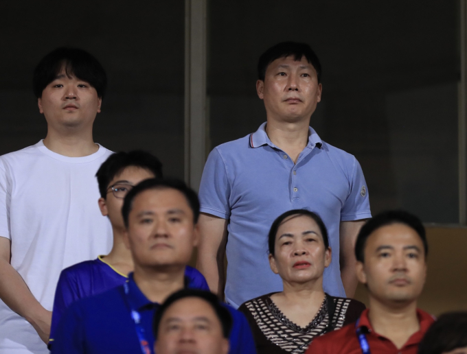 Vợ chồng Thành Chung lần đầu xuất hiện sau vụ rao bán nhà trên mạng, hé lộ lý do chàng cầu thủ không được thi đấu- Ảnh 6.