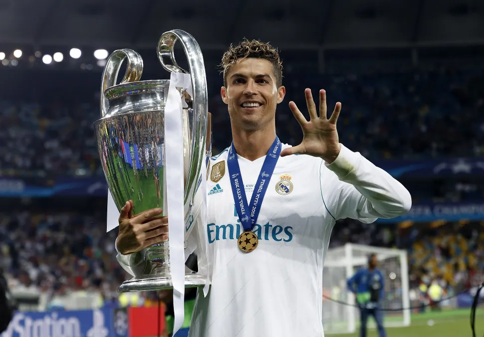 10 cầu thủ châu Âu xuất sắc nhất lịch sử: Ronaldo chễm chệ ngôi đầu, vượt mặt dàn cầu thủ huyền thoại- Ảnh 10.