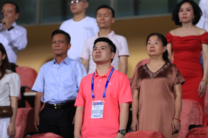 Vợ chồng Thành Chung lần đầu xuất hiện sau vụ rao bán nhà trên mạng, hé lộ lý do chàng cầu thủ không được thi đấu- Ảnh 5.