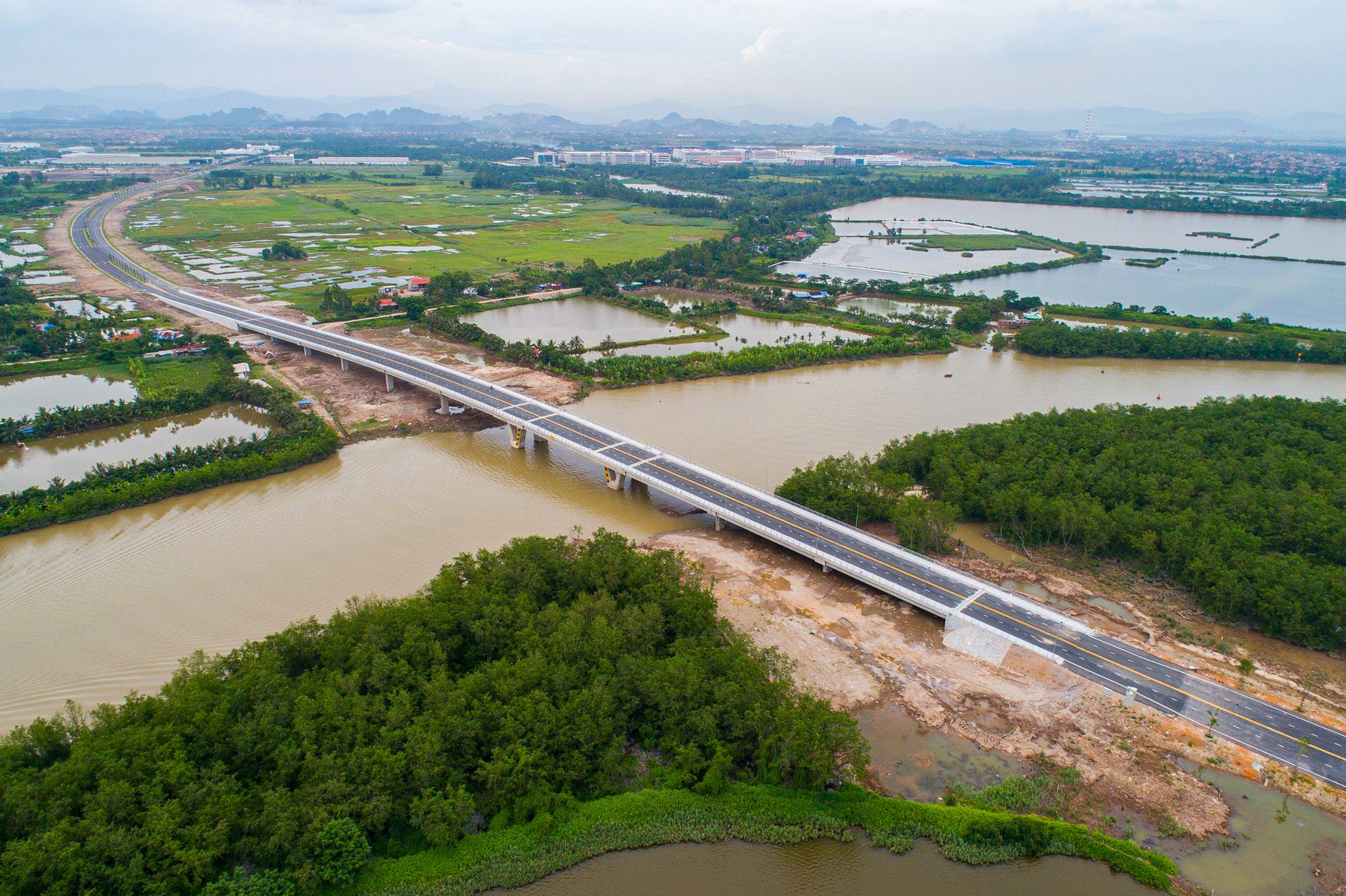 Toàn cảnh siêu dự án bất động sản trên đảo nằm giữa 2 cao tốc, sắp có 4 cây cầu đang gây sốt vì được Vinhomes đầu tư- Ảnh 3.