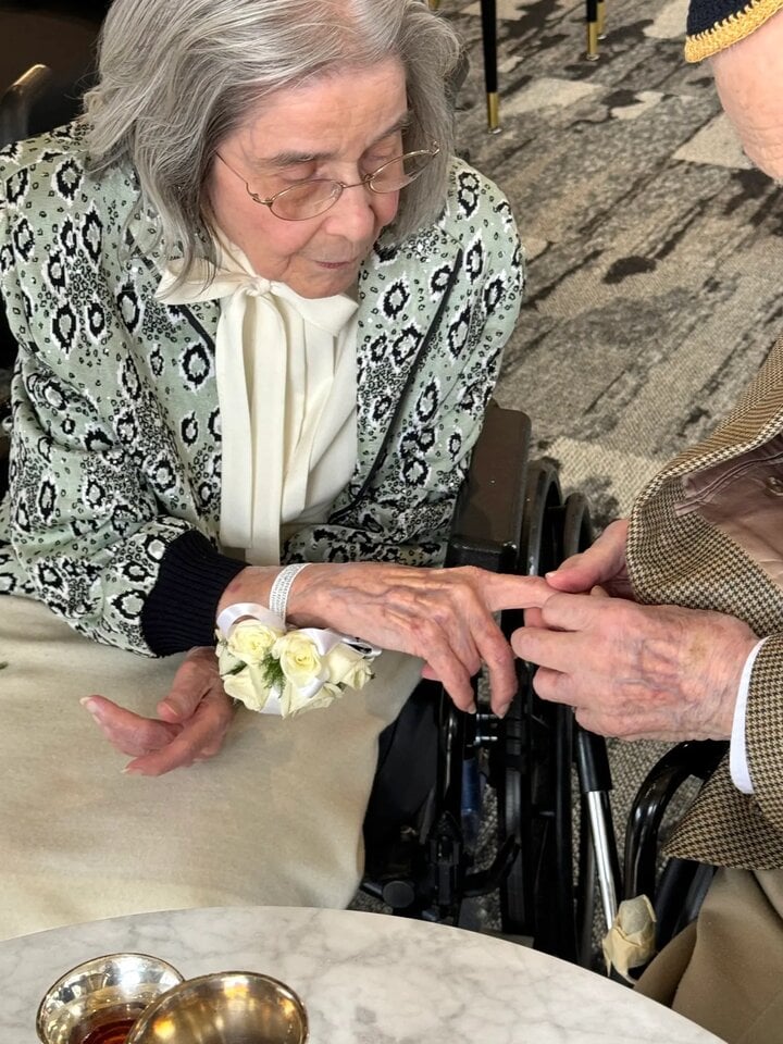 Hai cụ già hơn 100 tuổi kết hôn sau 9 năm hẹn hò- Ảnh 2.