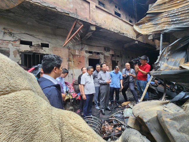 Chủ tịch Hà Nội: Làm rõ trách nhiệm tổ chức, cá nhân liên quan vụ cháy khiến 14 người chết- Ảnh 1.