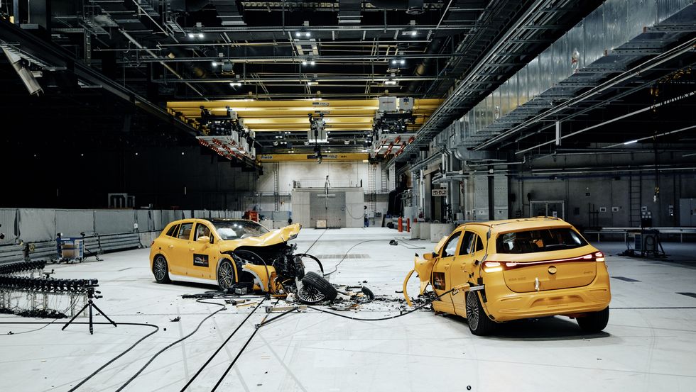 Mercedes-Benz giải thích lý do vì sao xe điện của hãng này chưa bao giờ bốc cháy sau va chạm!- Ảnh 6.