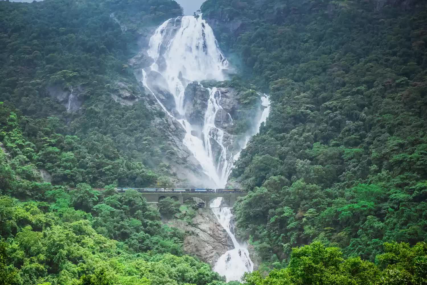 Chiêm ngưỡng 21 thác nước đẹp nhất thế giới: Việt Nam có tên, là thác nắm kỷ lục Đông Nam Á - Ảnh 5.