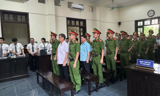 Luật sư đề nghị đổi tội danh cựu Chủ tịch UBND tỉnh Lào Cai Doãn Văn Hưởng- Ảnh 2.