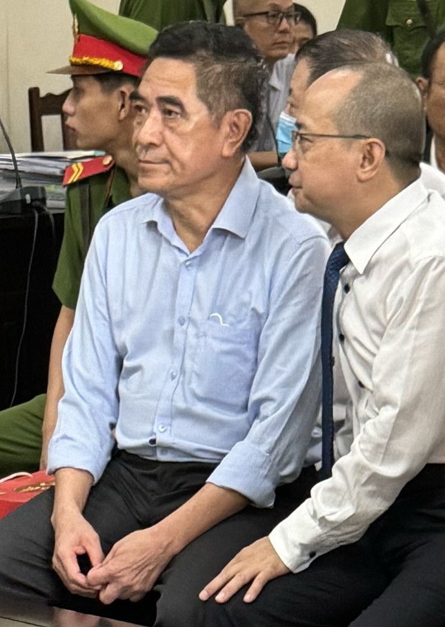 Luật sư đề nghị đổi tội danh cựu Chủ tịch UBND tỉnh Lào Cai Doãn Văn Hưởng- Ảnh 1.