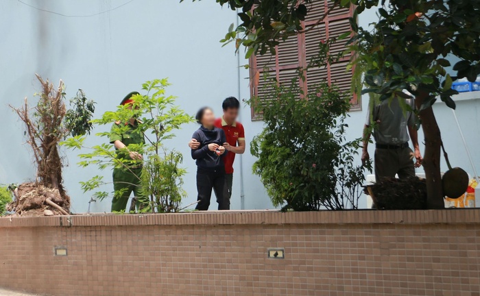 Vụ cháy nghiêm trọng ở Hà Nội: Tiếng khóc vang vọng từ bên trong nhà tang lễ, nhiều người nháo nhác tìm người thân- Ảnh 5.