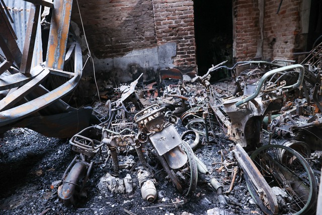 Thủ tướng yêu cầu khẩn trương điều tra nguyên nhân vụ cháy làm 14 người chết, rà soát loại hình nhà trọ- Ảnh 1.