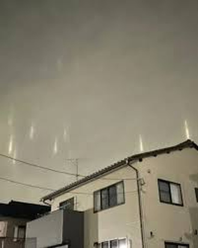 9 cột sáng trên bầu trời Nhật Bản được đồn đoán là dấu hiệu của người ngoài hành tinh: Sự thật khiến nhiều người "ngã ngửa"- Ảnh 2.
