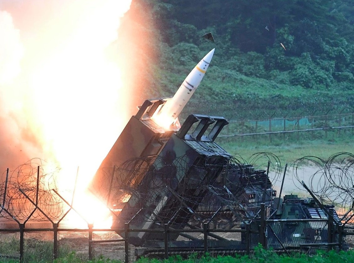 Tên lửa ATACMS của Ukraine đang thọc sâu vào phòng tuyến Nga như thế nào?- Ảnh 1.
