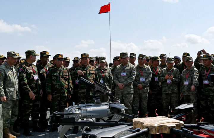 Quân đội Trung Quốc khoe chó robot mang súng trường- Ảnh 1.