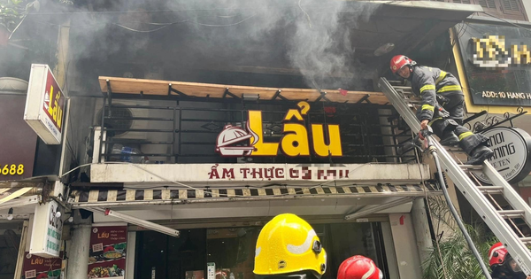 Hà Nội: Cháy dữ dội tại quán lẩu trên phố Hàng Hành- Ảnh 1.