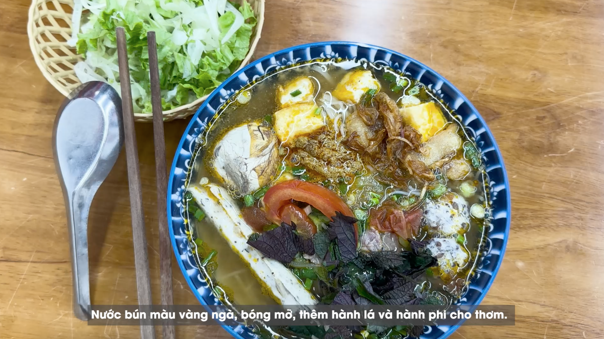 Ăn trứng vịt lộn thôi mà ở Hà Nội và Sài Gòn lại hoàn toàn khác biệt: Mỗi nơi đều có nét thú vị riêng mà ai xem xong cũng thích thú- Ảnh 4.