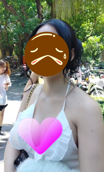 Phẫn nộ TikToker Việt quay lén hàng trăm cô gái mặc bikini: “Núp bóng” phỏng vấn dạo để zoom vào vòng 1, nạn nhân kêu gào hành động "biến thái"- Ảnh 4.