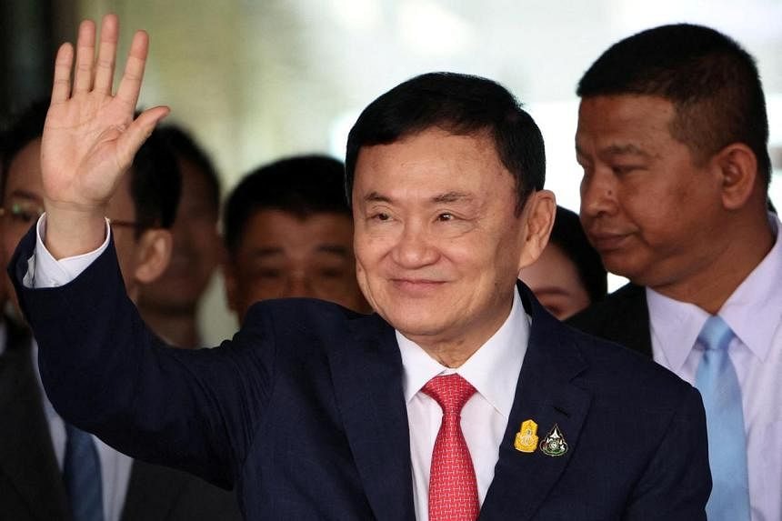 Ông Thaksin phủ nhận cáo buộc và nhiều lần cam kết trung thành với Hoàng gia Thái Lan. ẢNH: REUTERS