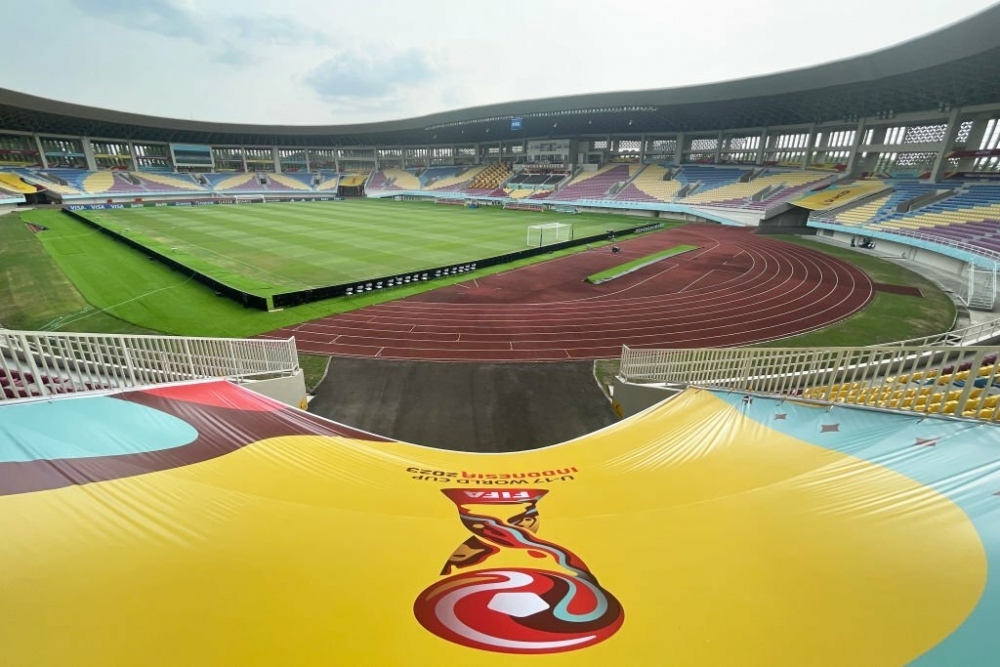 Bóng đá trẻ Việt Nam được thi đấu trên sân vận động đạt chuẩn World Cup- Ảnh 1.