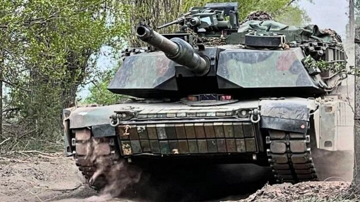 Xe tăng Abrams của Ukraine bị phát hiện đeo ‘gạch’ Kontakt-1 của Liên Xô- Ảnh 1.