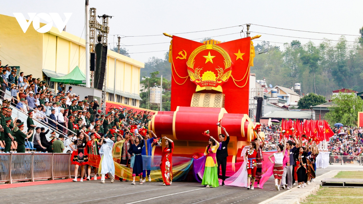 Trưởng ban Tuyên giáo TW dự sơ duyệt Lễ kỷ niệm 70 năm Chiến thắng Điện Biên Phủ- Ảnh 8.