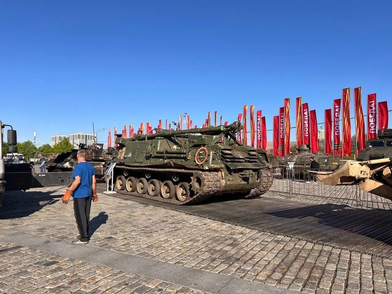 Nga triển lãm khí tài NATO thu từ Ukraine, người dân đổ xô đi xem- Ảnh 4.