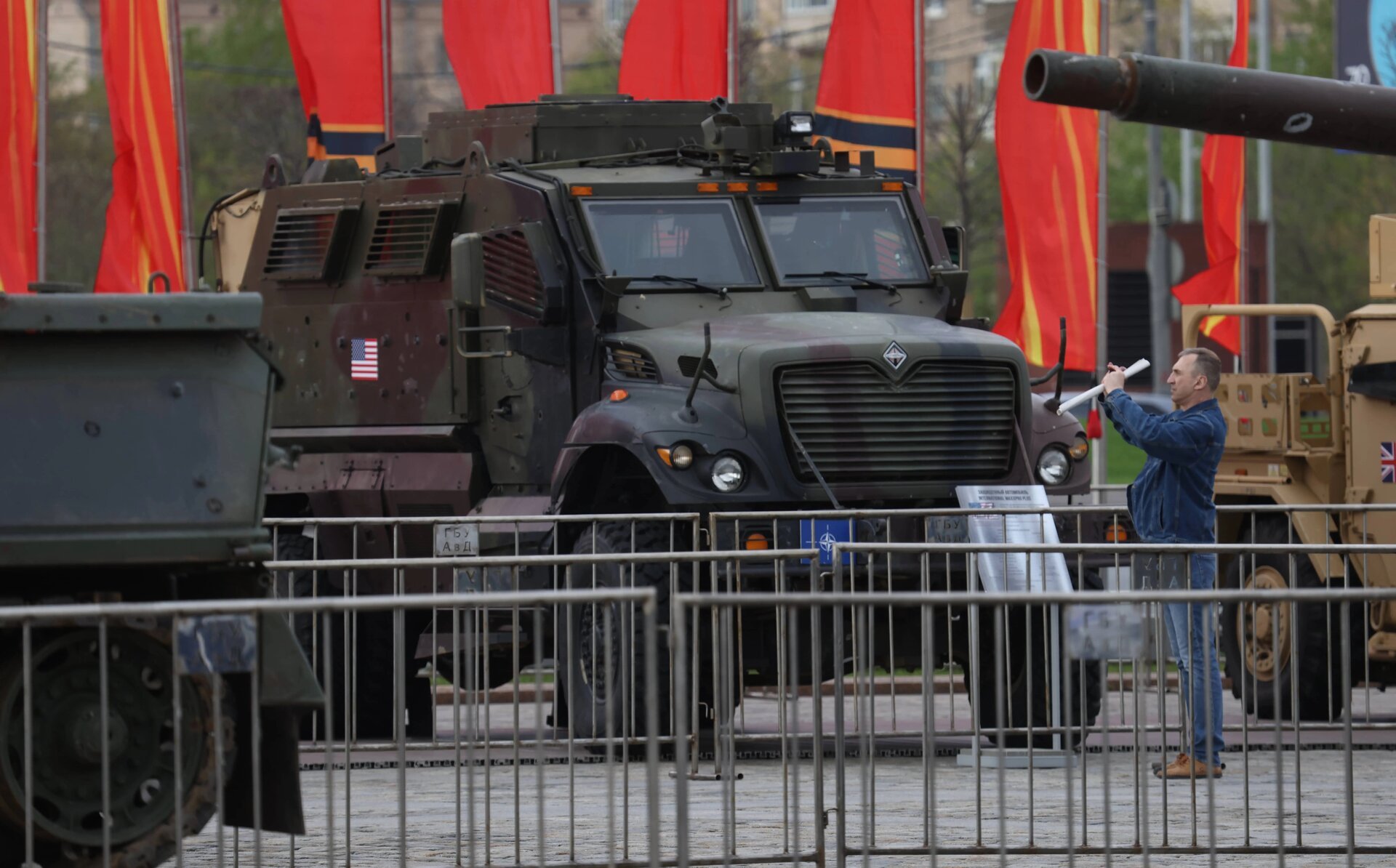 Nga triển lãm khí tài NATO thu từ Ukraine, người dân đổ xô đi xem- Ảnh 5.