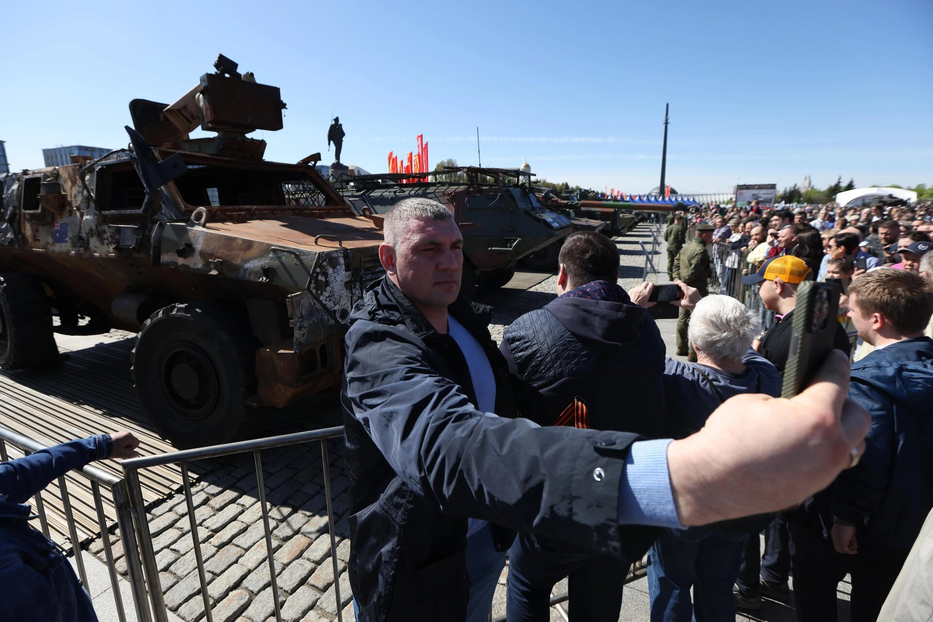 Nga triển lãm khí tài NATO thu từ Ukraine, người dân đổ xô đi xem- Ảnh 13.