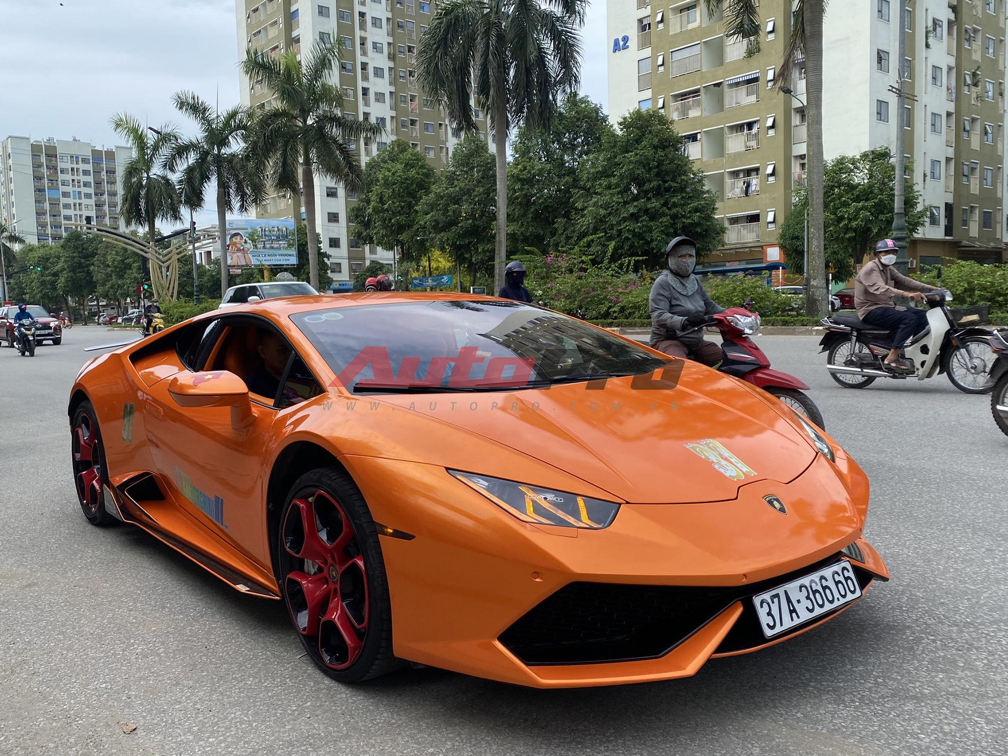 Thích McLaren nhưng chốt Lamborghini Huracan rồi độ lại, đại gia Nghệ An chia sẻ: 'Chạy êm, nâng gầm đi đường xấu được, tiết kiệm hơn LX 570'- Ảnh 3.