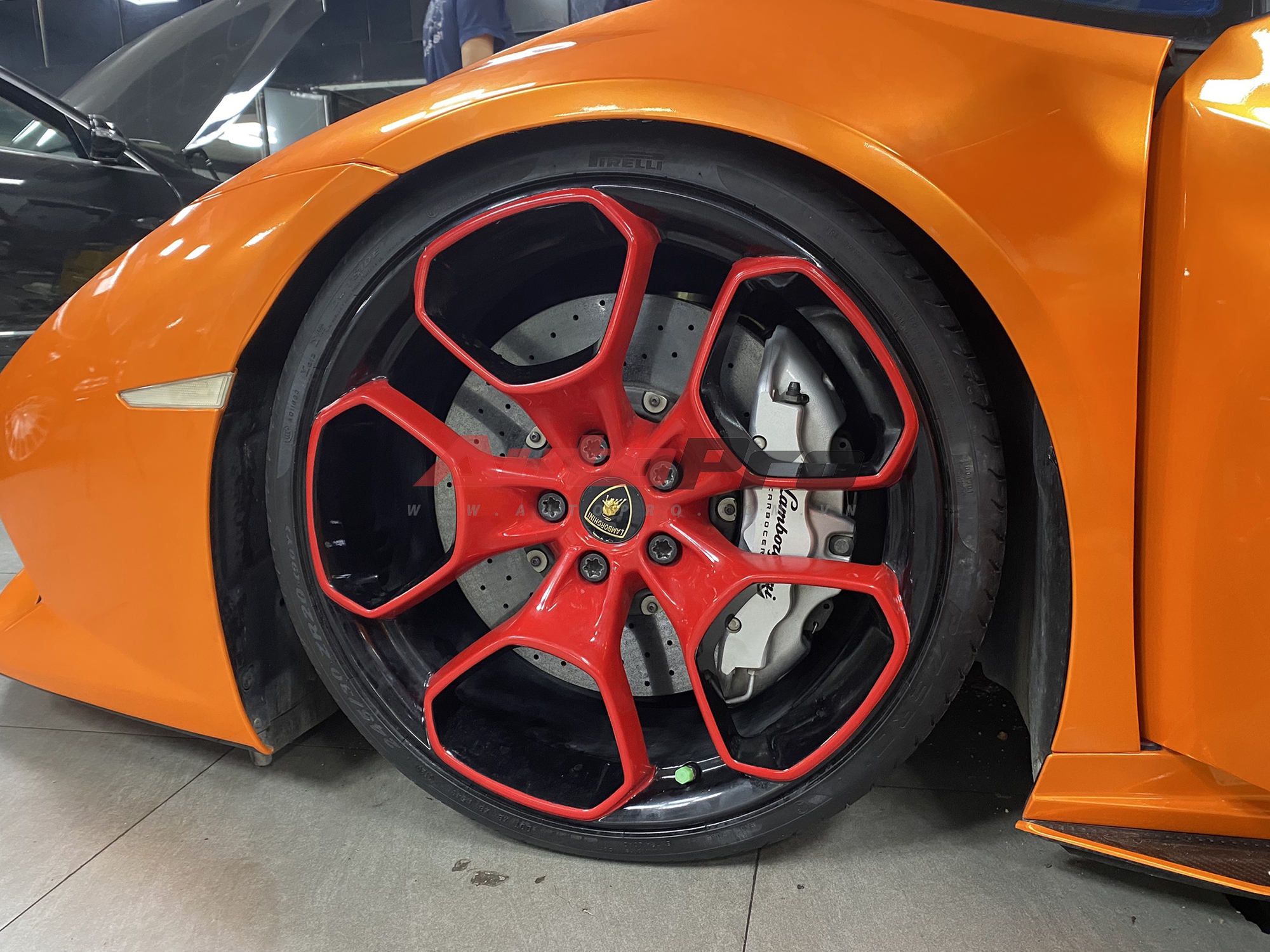 Thích McLaren nhưng chốt Lamborghini Huracan rồi độ lại, đại gia Nghệ An chia sẻ: 'Chạy êm, nâng gầm đi đường xấu được, tiết kiệm hơn LX 570'- Ảnh 18.