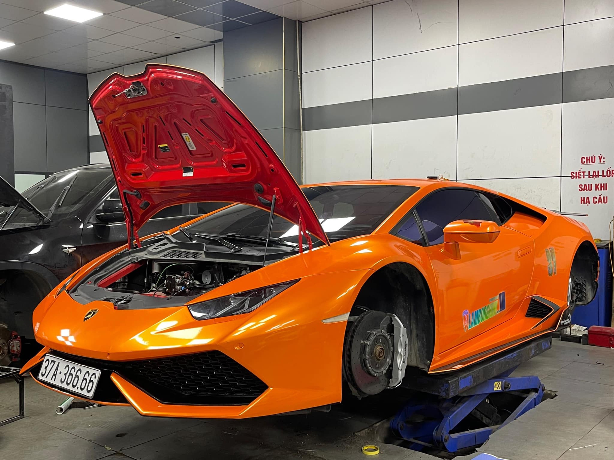 Thích McLaren nhưng chốt Lamborghini Huracan rồi độ lại, đại gia Nghệ An chia sẻ: 'Chạy êm, nâng gầm đi đường xấu được, tiết kiệm hơn LX 570'- Ảnh 16.