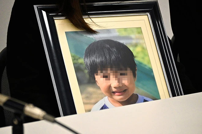 Vụ bé trai 5 tuổi tử vong vì bị bỏ quên trên xe bus của trường từng gây rúng động Nhật Bản: Hiệu trưởng và giáo viên bị xử lý ra sao?- Ảnh 4.