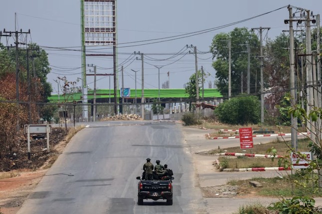 Chính quyền quân sự Myanmar suy yếu sau khi mất nhiều địa bàn quan trọng- Ảnh 1.