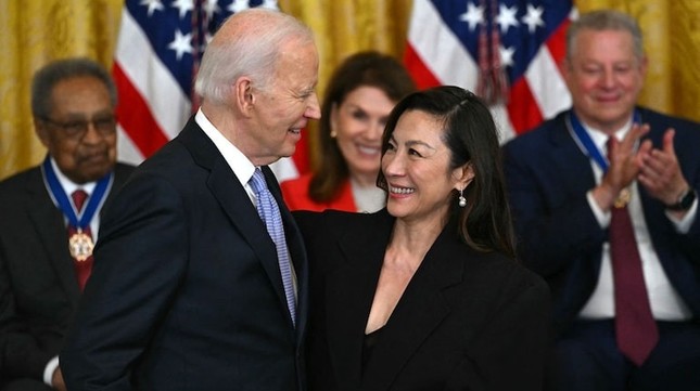 Tổng thống Joe Biden trao huân chương cho Dương Tử Quỳnh tại Nhà Trắng- Ảnh 1.