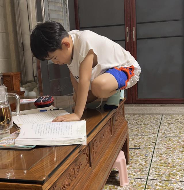 Bài văn 0 điểm của cậu bé tiểu học hot rần rần toàn MXH, khả năng bù số chữ khiến netizen chỉ biết "cam bái hạ phong"- Ảnh 1.