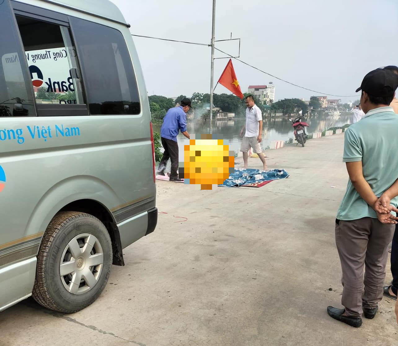 Ninh Bình: Mâu thuẫn gia đình, người phụ nữ nhảy cầu tự vẫn để lại lời nhắn nhờ nuôi 2 con nhỏ- Ảnh 1.