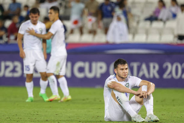 Đá trượt penalty ở phút bù giờ nghiệt ngã, cầu thủ Uzbekistan 