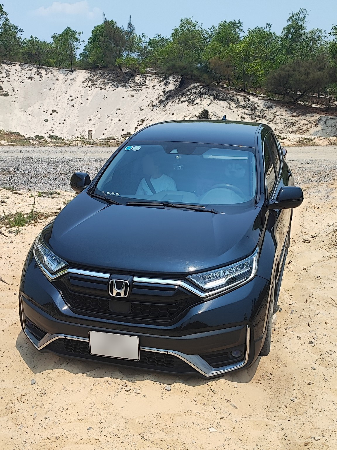 Chủ xe Honda CR-V kể lại khoảnh khắc bị lún cát ở Quảng Bình giữa trưa nắng: 'Vẫy cứu hộ phải có mẹo, nếu không dễ bị bỏ rơi'- Ảnh 1.