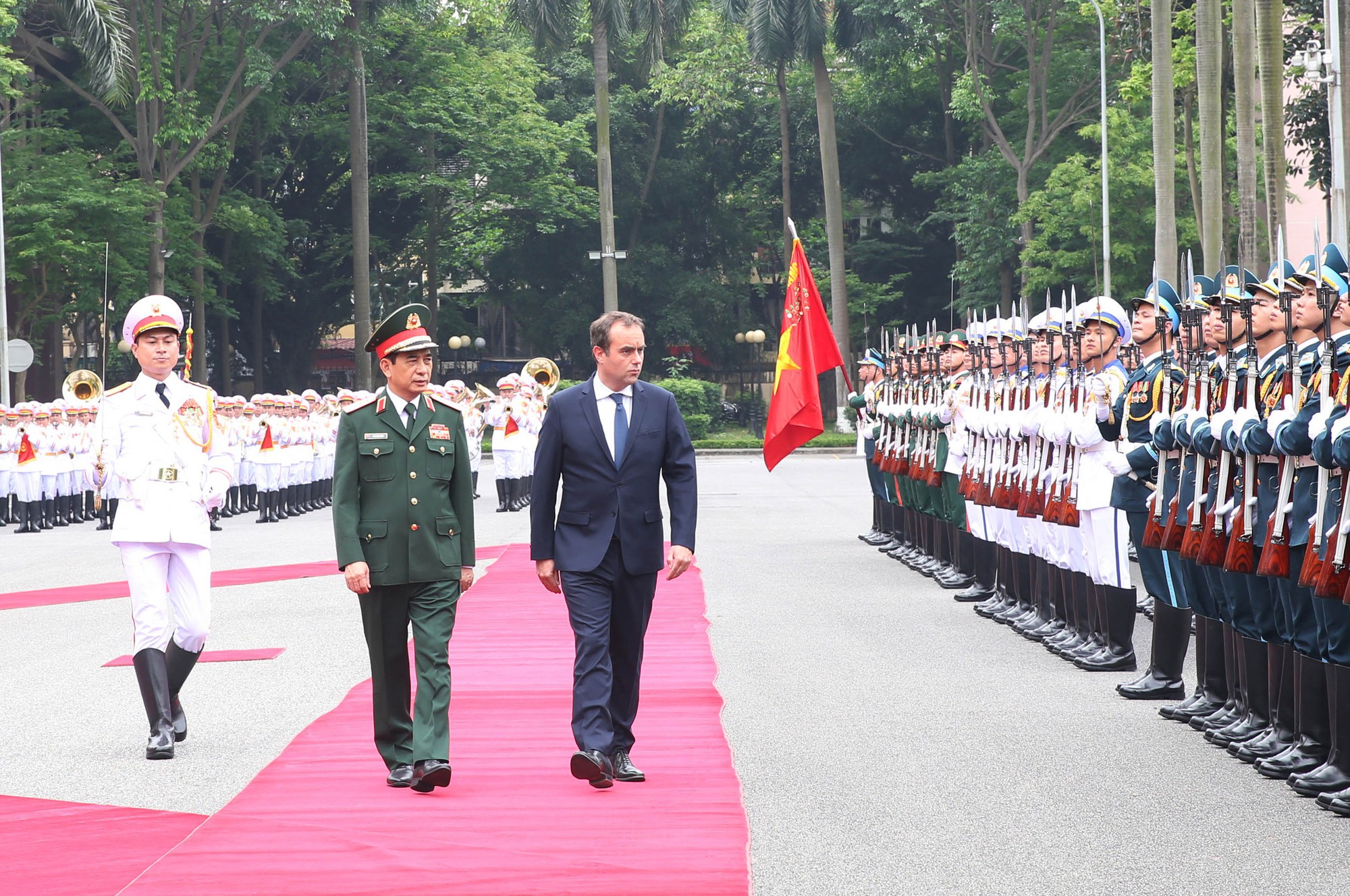 Đại tướng Phan Văn Giang đón Bộ trưởng Bộ Quân đội Pháp thăm Việt Nam- Ảnh 3.