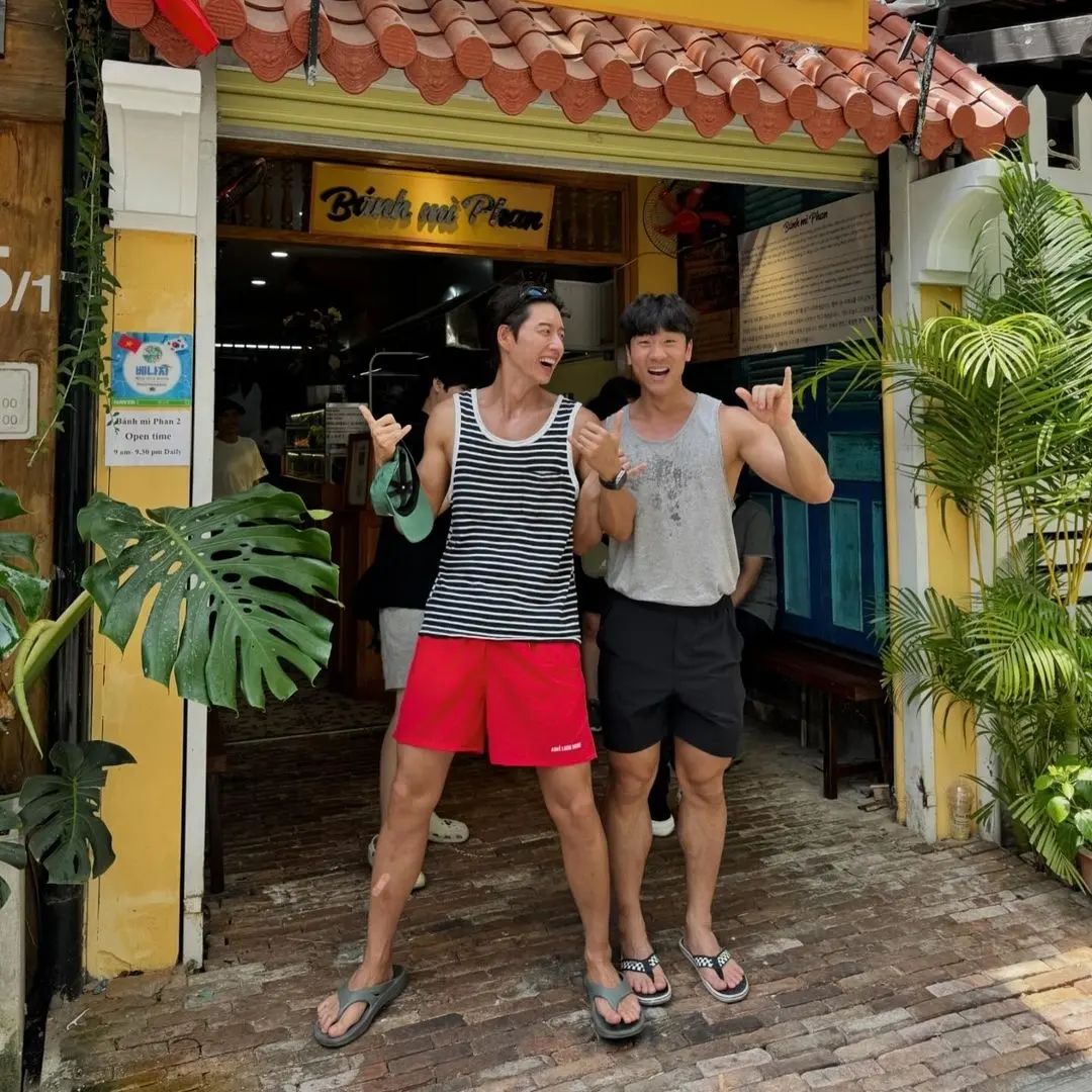 Park Hae Jin cùng hội bạn Park Hae Jin cùng hội bạn