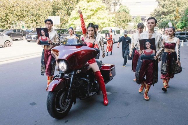 Thí sinh Hoa hậu Hòa bình lố lăng, phản cảm- Ảnh 4.